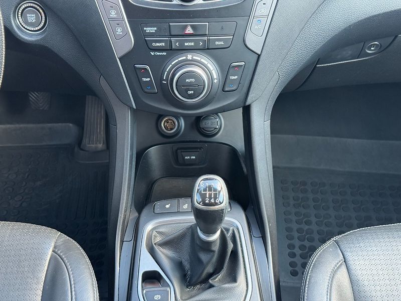 Hyundai Santa Fe (2014) 2,2 CRDI 145 Kw 4x4 - fotka 21 z 31