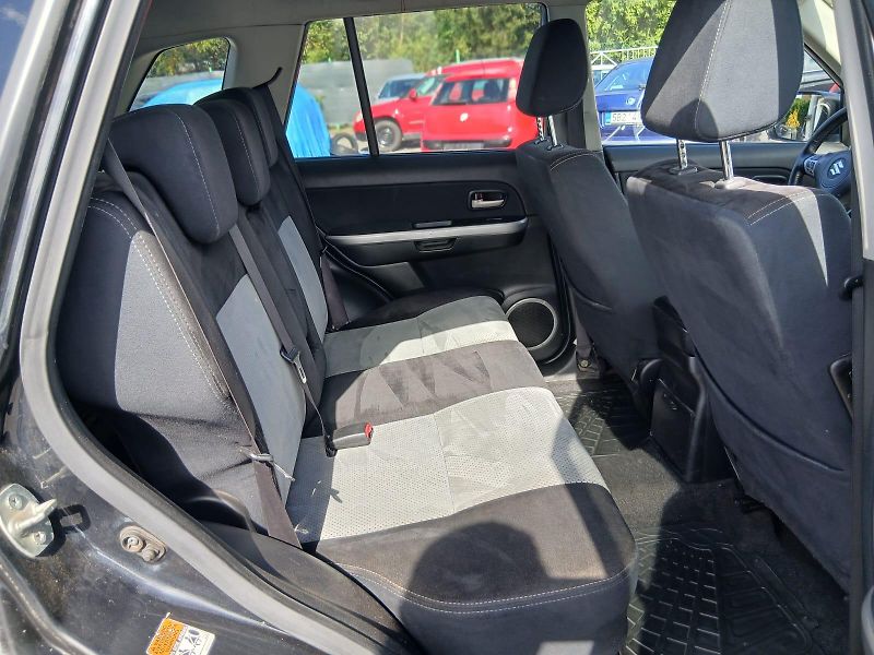 Suzuki Grand Vitara 1.9 DDiS, 4x4, nové rozvody - fotka 31 z 39