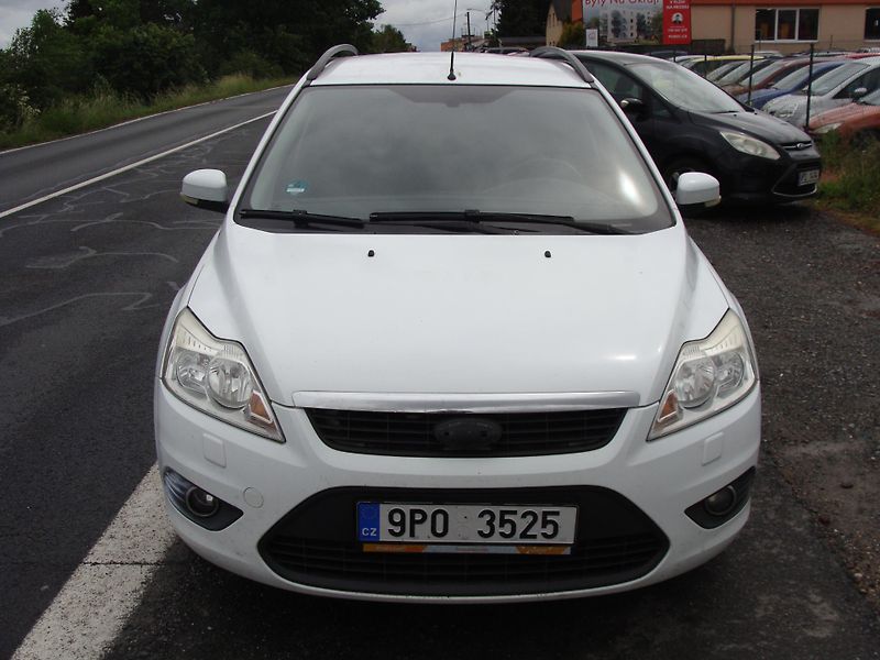 Ford Focus 1.6i, 74 kW, klimatizace - fotka 8 z 24