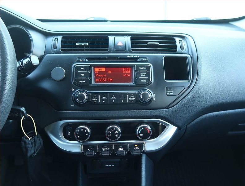 Kia Rio (2012) 1.25 CVVT, Serv.kniha - fotka 12 z 15