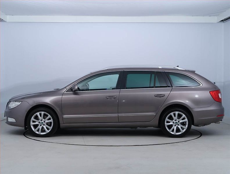Škoda Superb (2012) 1.8 TSI, 4X4, Serv.kniha - fotka 3 z 22