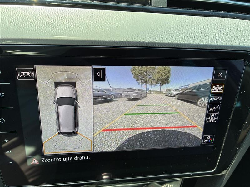 Volkswagen Passat 2,0 KAMERA 360,KEYLESS,VIRTUAL - fotka 19 z 31