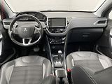 Peugeot 2008 (2013) 1.6 e-HDI, AT, panor. park - náhled 8