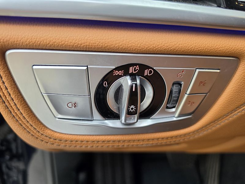BMW Řada 7 (2020) 740d xDrive Sedan - fotka 20 z 30