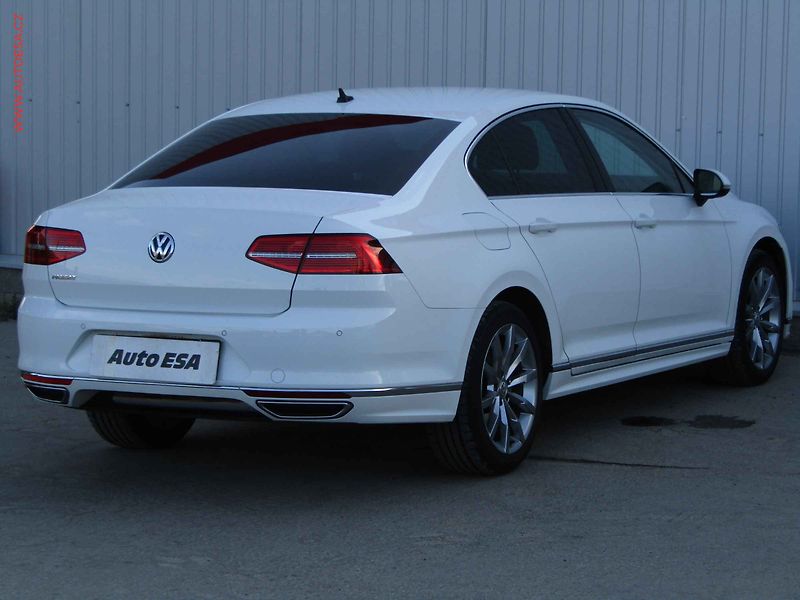 Volkswagen Passat (2018) 2.0TDi, 2.maj,ČR, R-Line, DSG - fotka 4 z 20