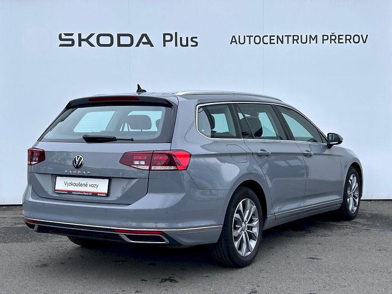 Volkswagen Passat (2022) 2.0 TSI 140kW DSG Elegance - fotka 2 z 35
