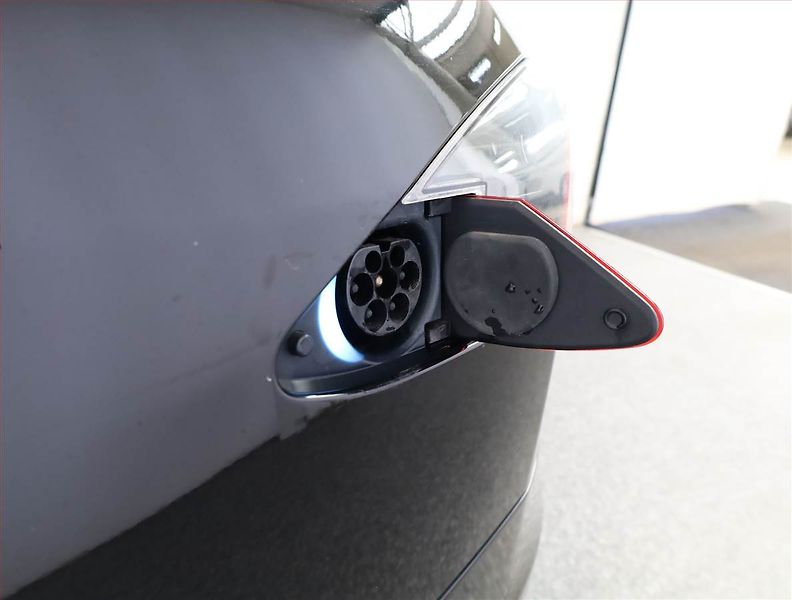 Tesla Model S (2019) Standard Range, SoH 88% - fotka 19 z 22