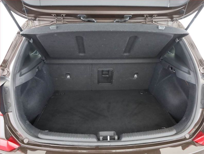 Hyundai i30 (2017) 1.6 CRDi, Serv.kniha, Kůže - fotka 19 z 20
