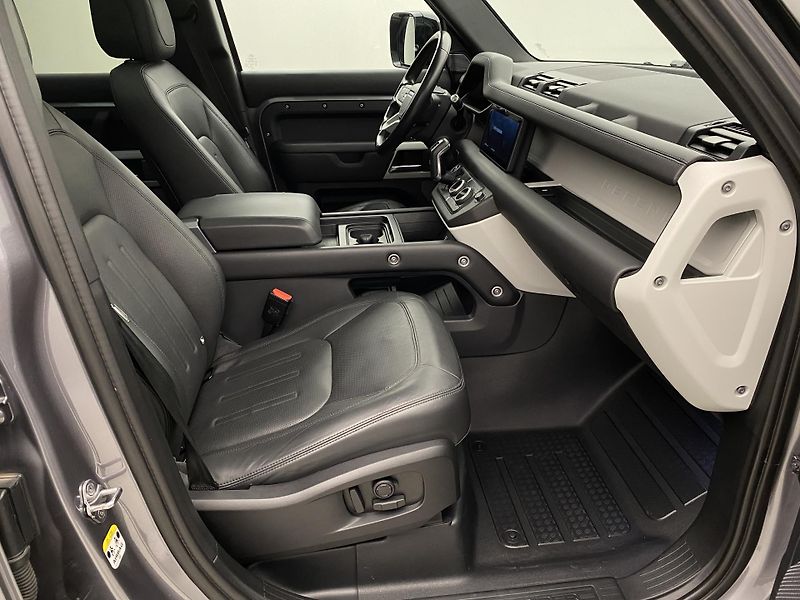 Land Rover Defender 110 D250 HSE AWD AUT CZ - fotka 23 z 51