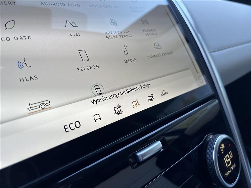 Land Rover Discovery 3,0 D350 GEMINI AWD - fotka 27 z 32