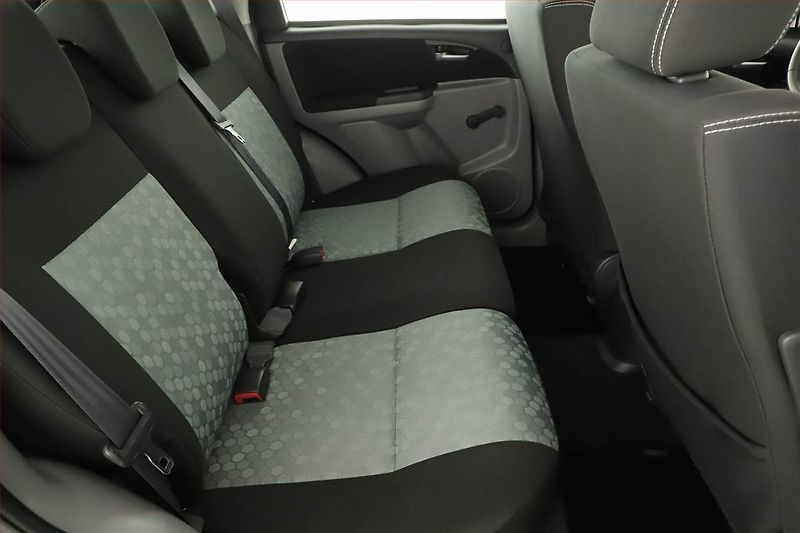 Suzuki SX4 (2014) 1.6 VVT - fotka 7 z 12