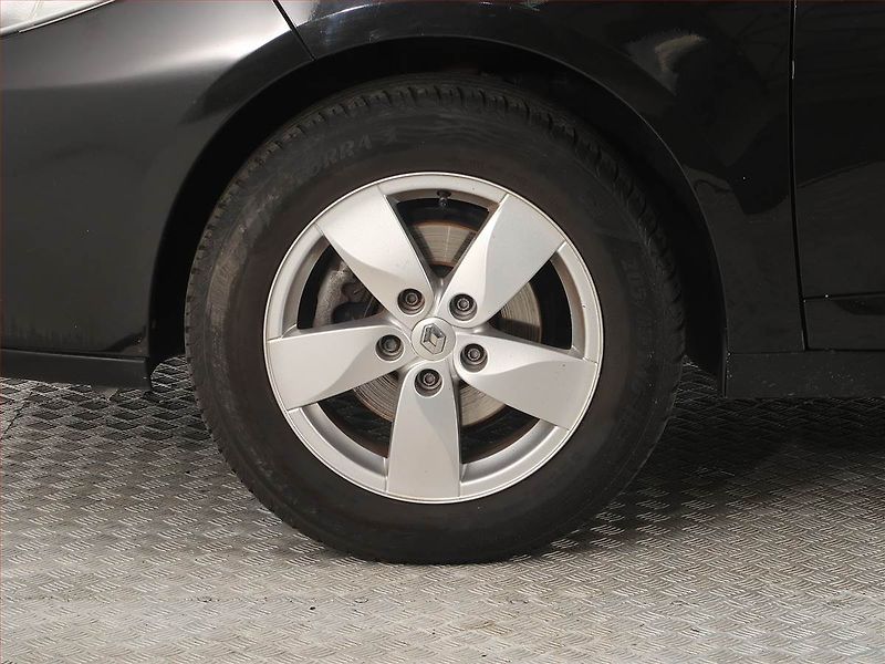 Renault Fluence (2012) 1.6 16V, po STK, servisované - fotka 14 z 17