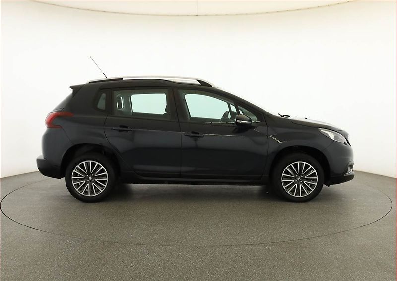 Peugeot 2008 (2018) 1.2 PureTech, Serv.kniha - fotka 6 z 15