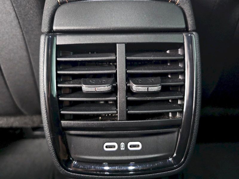 Škoda Kamiq (2024) 1.0TSI 81kW DSG TOP SELECTION - fotka 25 z 29