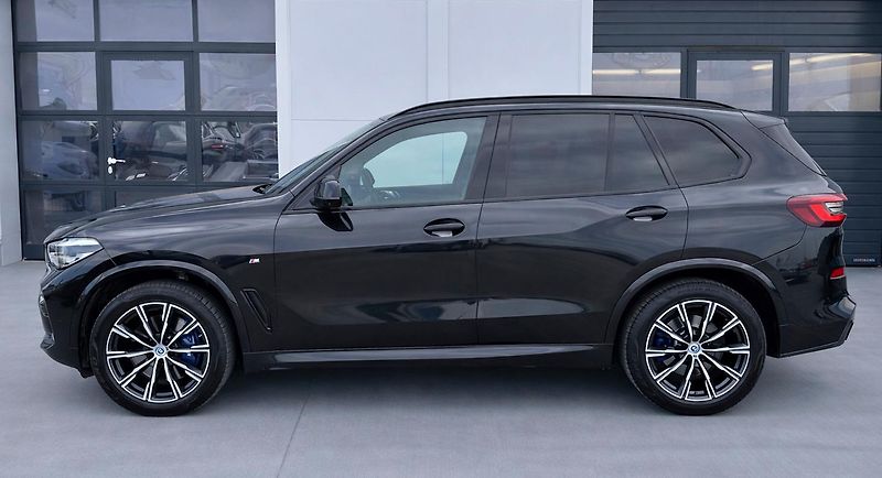 BMW X5 xDrive30d M-Sport - fotka 3 z 27