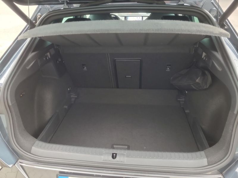Cupra Formentor VZ 2,0 TSi/180kW - DSG,TZ,.... - fotka 11 z 16