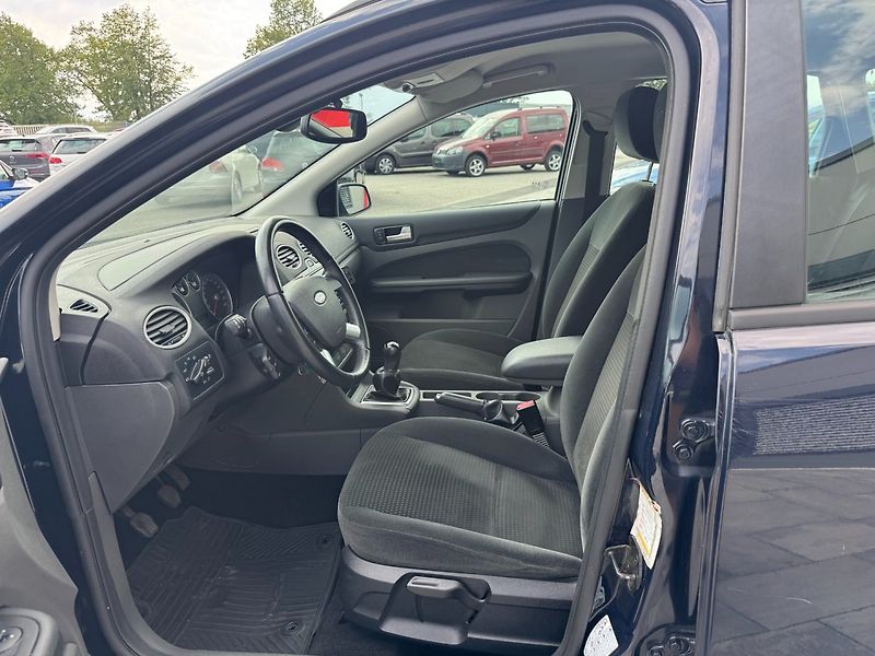 Ford Focus (2007) Ghia 2.0i 107kW - fotka 10 z 30