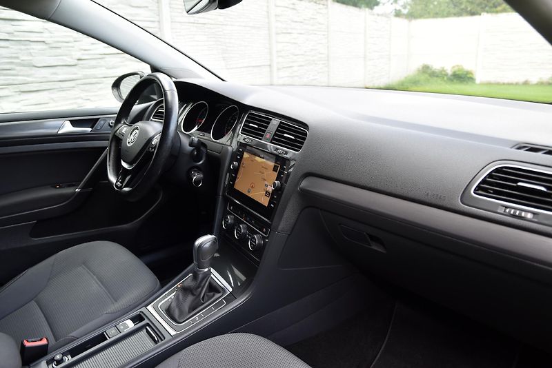Volkswagen Golf 1.6 TDi CR DSG COMFORTLINE,NAV - fotka 43 z 50