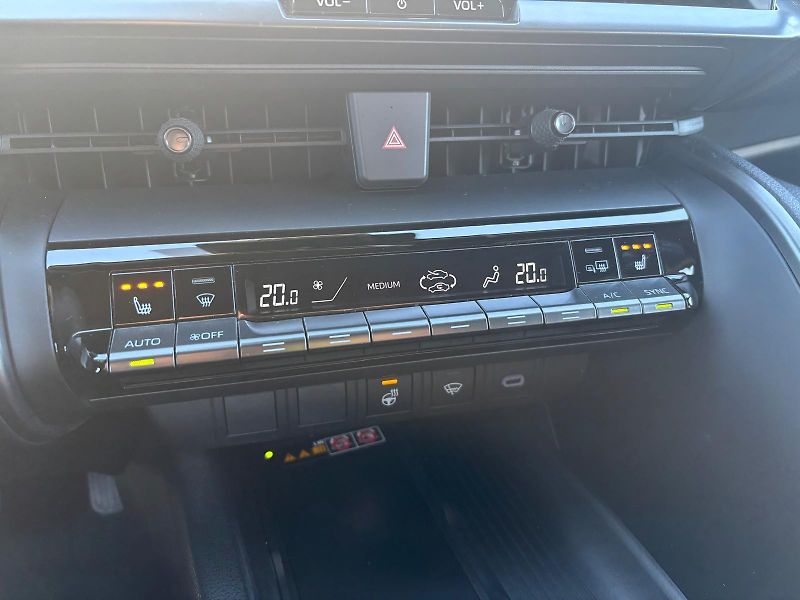 Toyota C-HR 1,8 HEV e-CVT Style - fotka 21 z 28