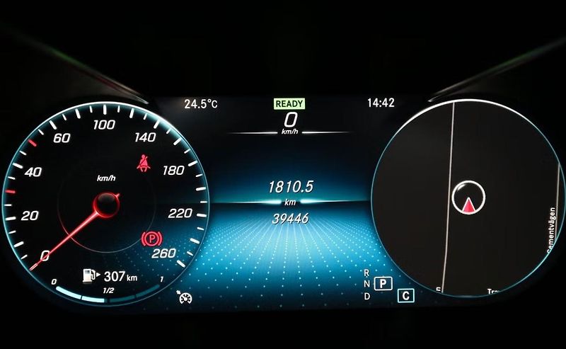 Mercedes-Benz Třídy C 300 AMG 360 kamera Burmester - fotka 10 z 22