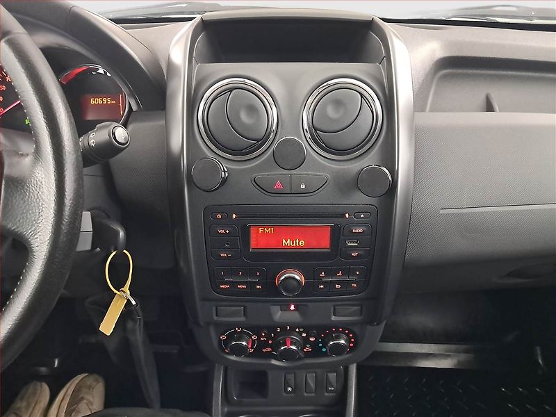 Dacia Duster (2015) 1.6 SCe, Serv.kniha - fotka 12 z 17