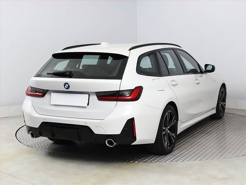 BMW Řada 3 (2022) 320 d xDrive - fotka 5 z 21