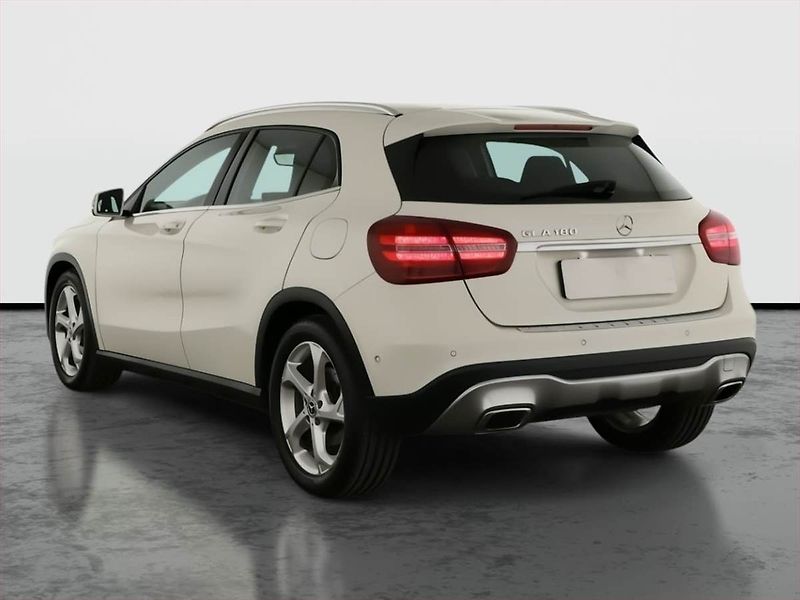 Mercedes-Benz GLA (2017) 180, Automat, Kůže, Navi - fotka 4 z 20