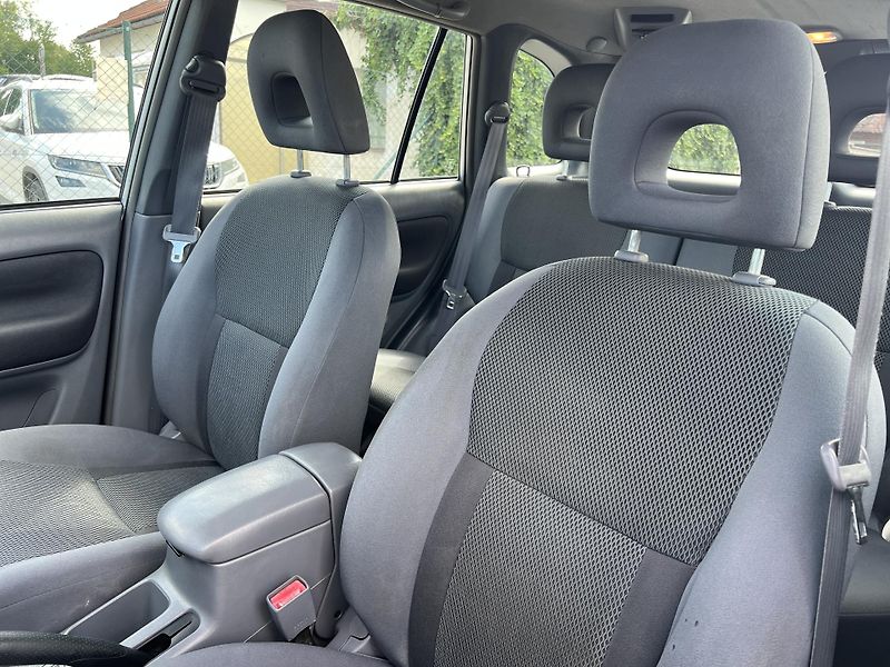 Toyota RAV4 2.0 D-4D 4x4 KLIMATIZACE ALU  - fotka 10 z 33