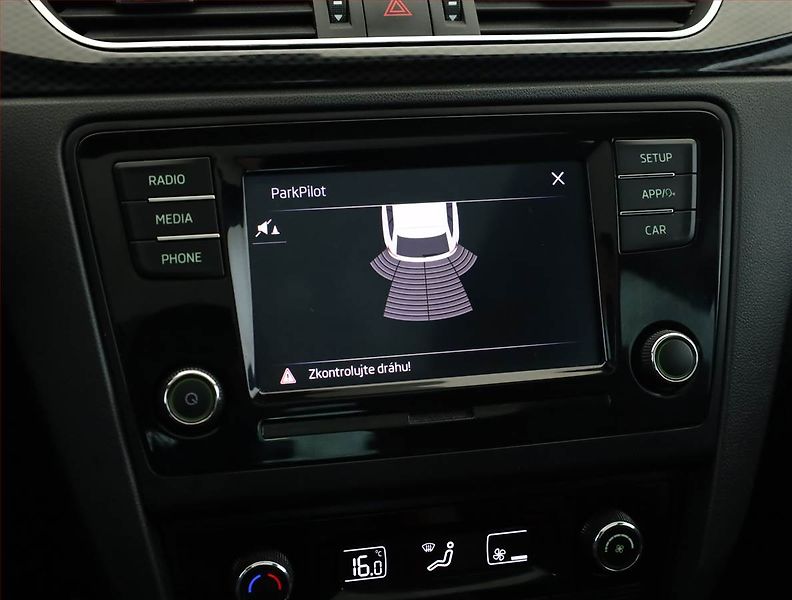 Škoda Rapid (2018) Spaceback 1.0 TSI, Xenony - fotka 14 z 19