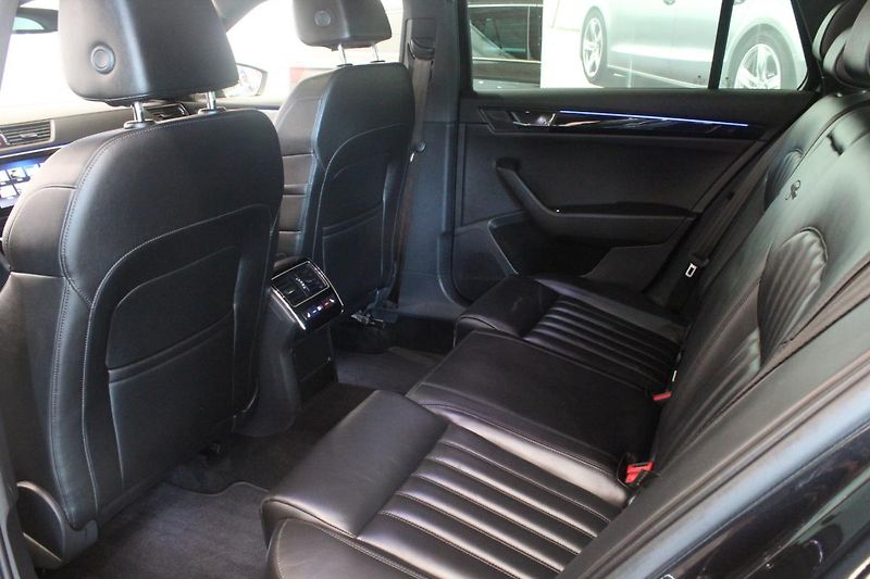 Škoda Superb (2019) 2.0TDI DSG L&K 4x4 Display - fotka 21 z 45