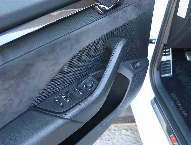 Škoda Octavia (2021) RS 2.0 TSI - fotka 18 z 21