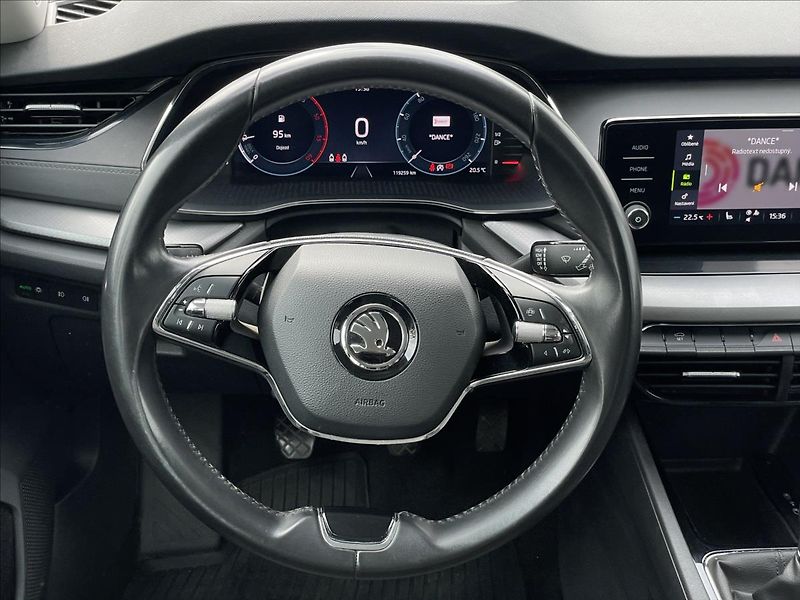Škoda Octavia 2,0 TDI Combi Ambition Plus - fotka 8 z 22