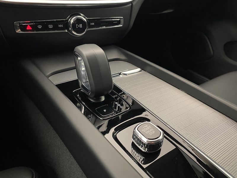 Volvo V60 B4 DARK PLUS AUT CZ - fotka 26 z 50