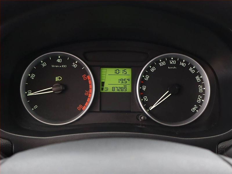 Škoda Fabia (2008) 1.2 12V, Serv.kniha - fotka 9 z 12