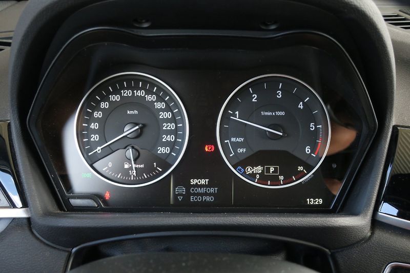 BMW X1 (2017) 2.0 xDrive25d SPORT LINE - fotka 21 z 48