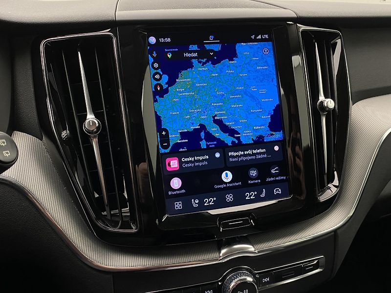 Volvo XC60 B5 AWD CORE AUT CZ - fotka 35 z 54