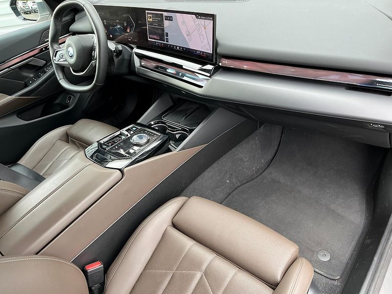 BMW i5 I5 Touring 250kw 93,1 SOH - fotka 6 z 8