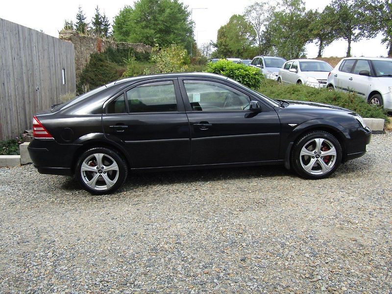 Ford Mondeo (2002) 2.0 TDCi 96kW PERFEKTNÍ STAV - fotka 9 z 36