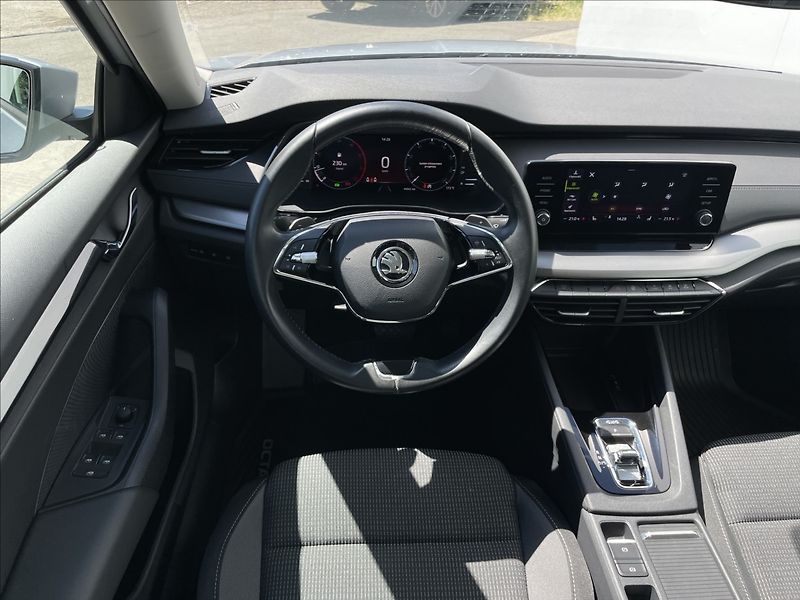 Škoda Octavia 2,0 TDI DSG 4x4 Ambi Plus TZ - fotka 7 z 23