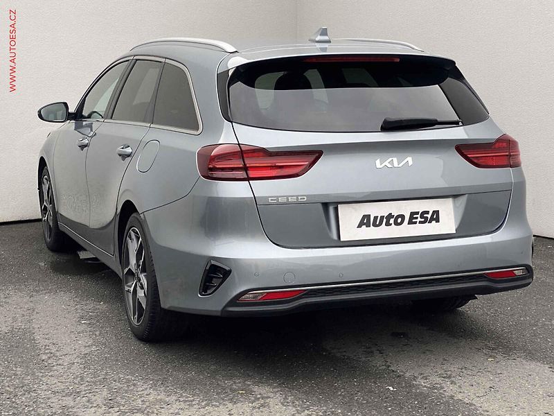 Kia Ceed (2023) 1.5 T-GDi, 1.maj,ČR, TOP - fotka 6 z 18