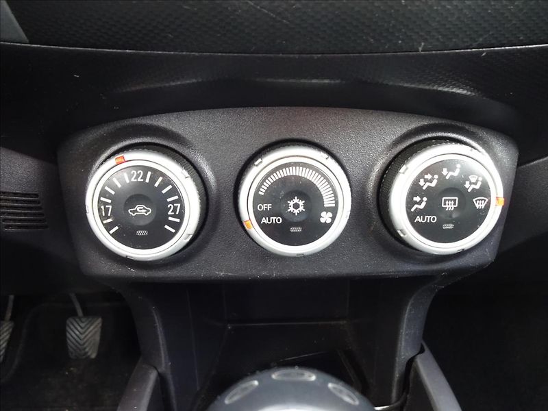 Peugeot 4007 2,2 HDI 115kW 4x4 - fotka 35 z 53