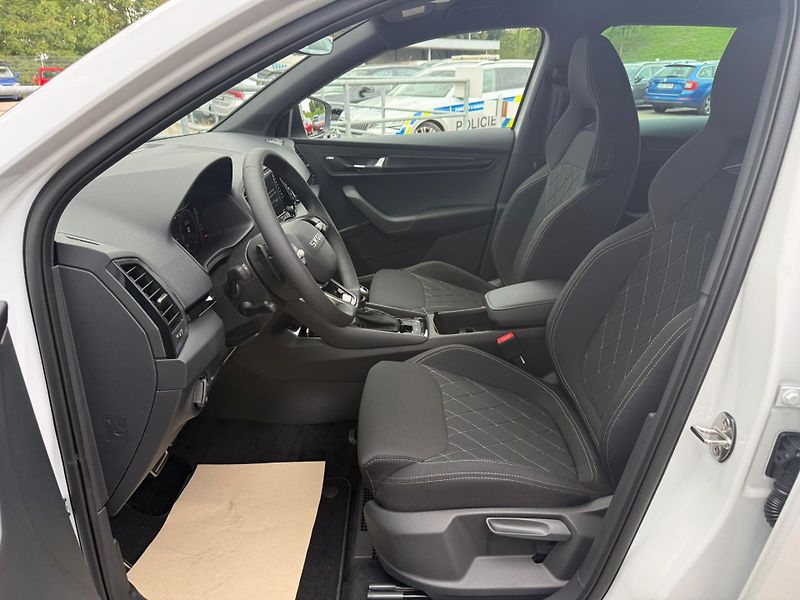 Škoda Karoq Sportline 1,5 TSI 110 kW DSG - fotka 9 z 25