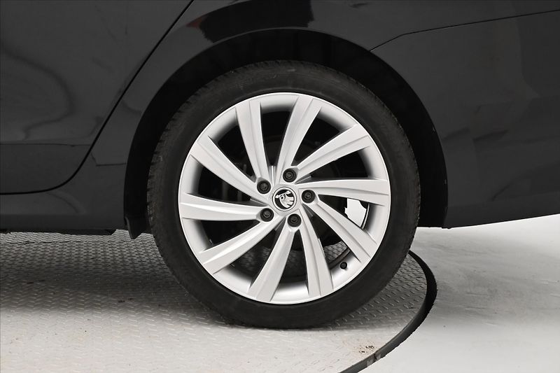 Škoda Octavia 1,4 TSI iV 150kW DSG Style Zár - fotka 31 z 31
