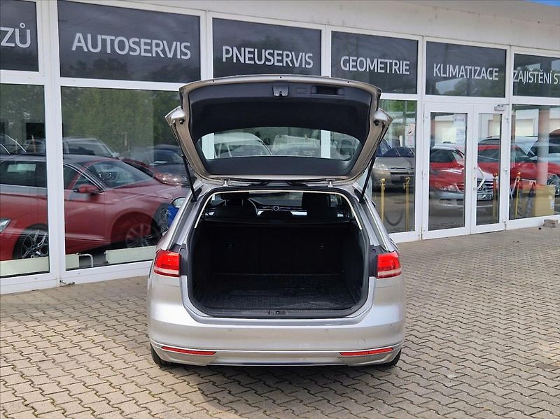 Volkswagen Passat 1,4 TSI 110kW SENZORY AUTOAC - fotka 10 z 42