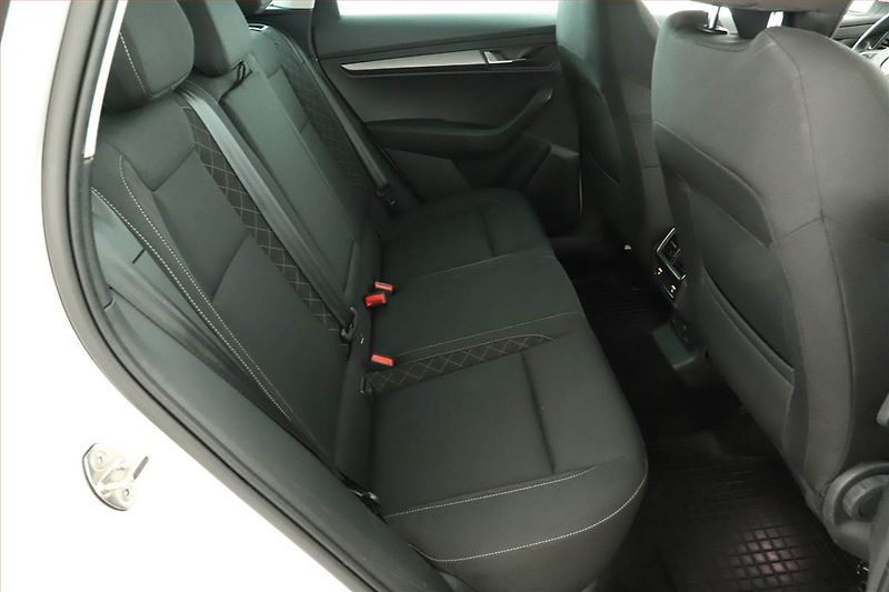 Škoda Karoq (2019) Style 1.6 TDI, Automat, Navi - fotka 7 z 16