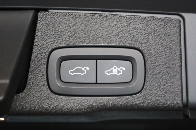 Volvo XC60 T8 PLUS Black Edition, 360°,HK - fotka 7 z 34