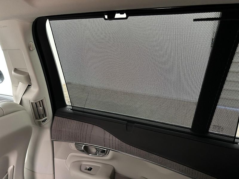 Volvo XC90 2.0 B5 4x4 Inscription - fotka 31 z 36