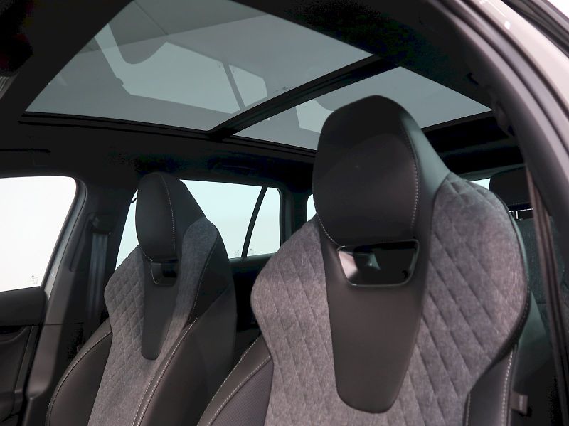 Škoda Octavia (2025) SPORTLINE 2.0TDI 110KW PANORAM - fotka 15 z 45