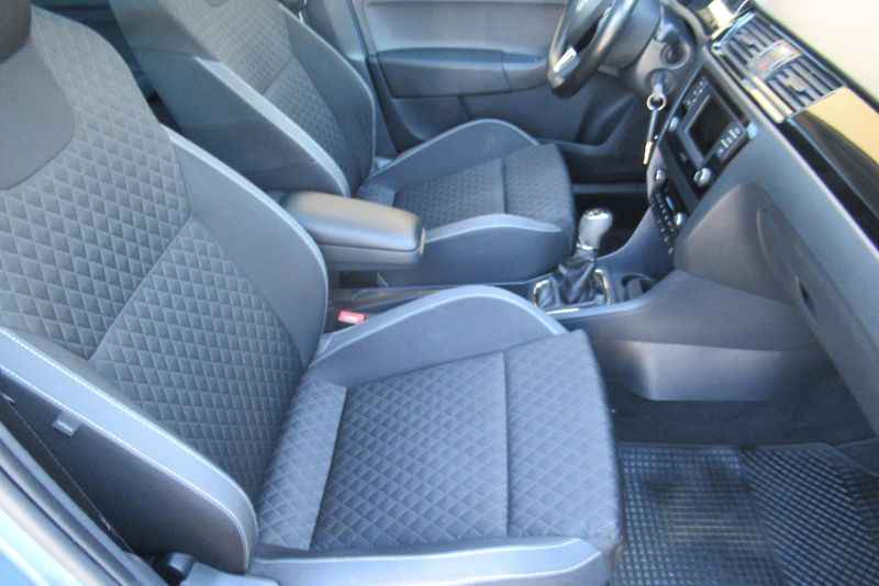 Škoda Rapid 1.4TDI AUT.KLIMA PANORAM TAŽNÉ - fotka 15 z 21