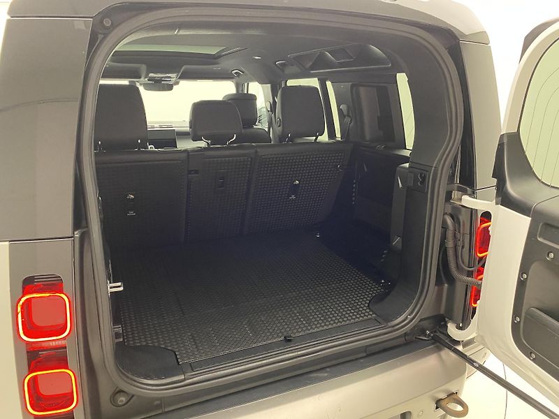 Land Rover Defender P400 X-DYNAMIC HSE AWD CZ - fotka 5 z 46